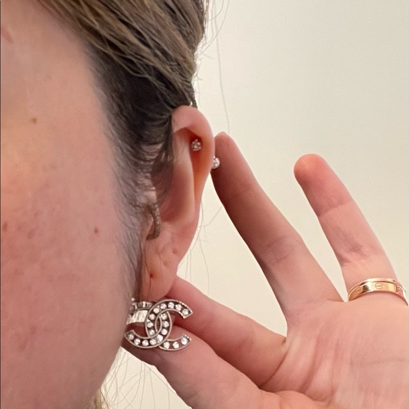 Bnib 21b Chanel crystal stud earrings 🤩 - Picture 11 of 11